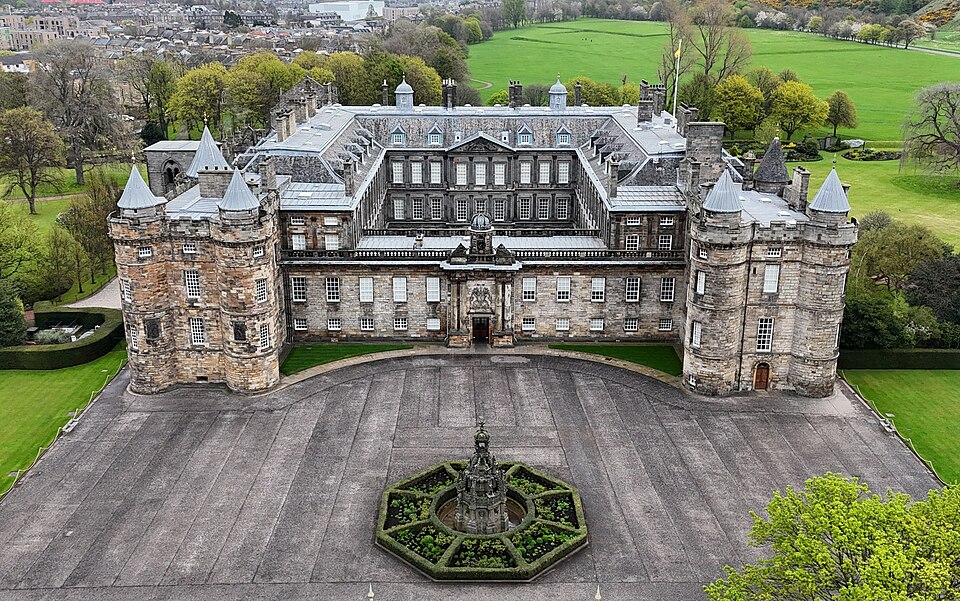 Holyrood Palace - aerial - 2025-04-19 01 (cropped)